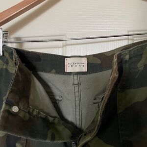 Alice + Olivia Green and Brown Camouflage Pants